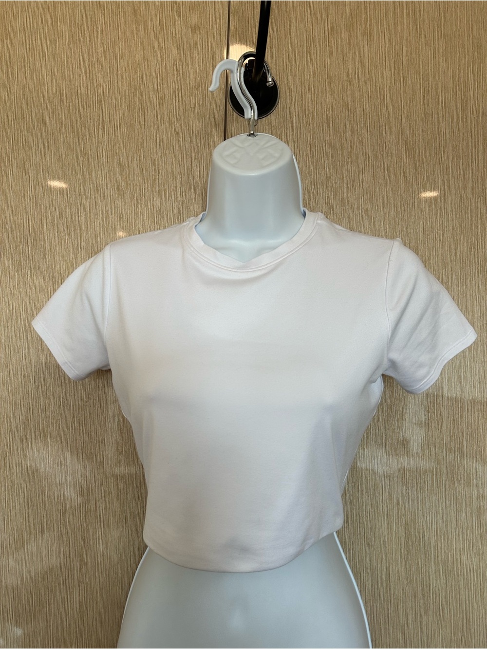 AUTHENTIC ALO YOGA White Open Back Cropped Top Short Sleeve Activewear Size S - Picture 6 of 10